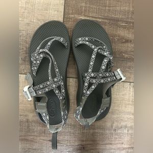 Grey Chacos women’s 7/ kids 6